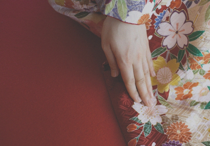 着物に手を添える（SP用）